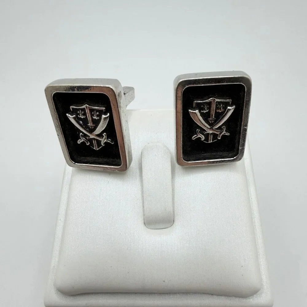 Men's Silver tone metal Swords and Shield cuff links!